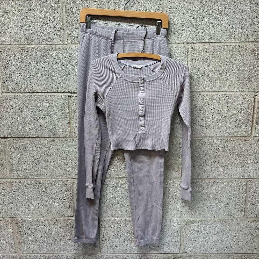 Good American Long Sleeve Henley Top & Jogger Set in Light Gray
